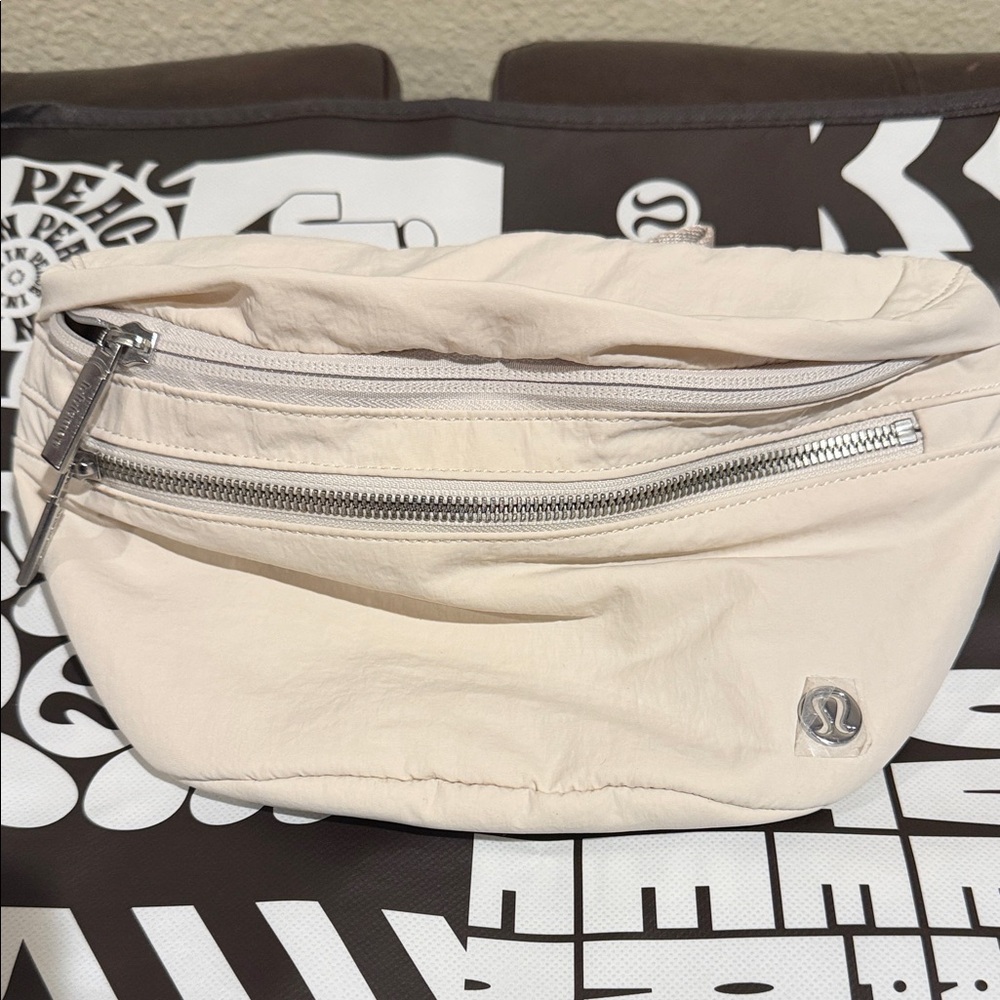 lululemon athletica city adventure belt bag L white